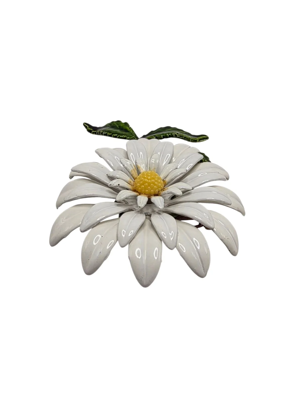 Vintage 1960's White Daisy / Chrysanthemum Enamel Flower Brooch Pin Green Leaves